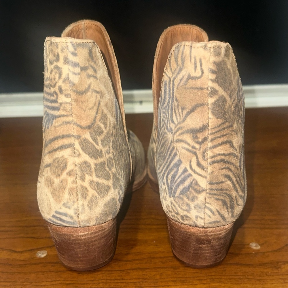 Free People Suede Charm Double V Cut Booties Animal Print Ankle Boots Size 36 - Picture 5 of 7